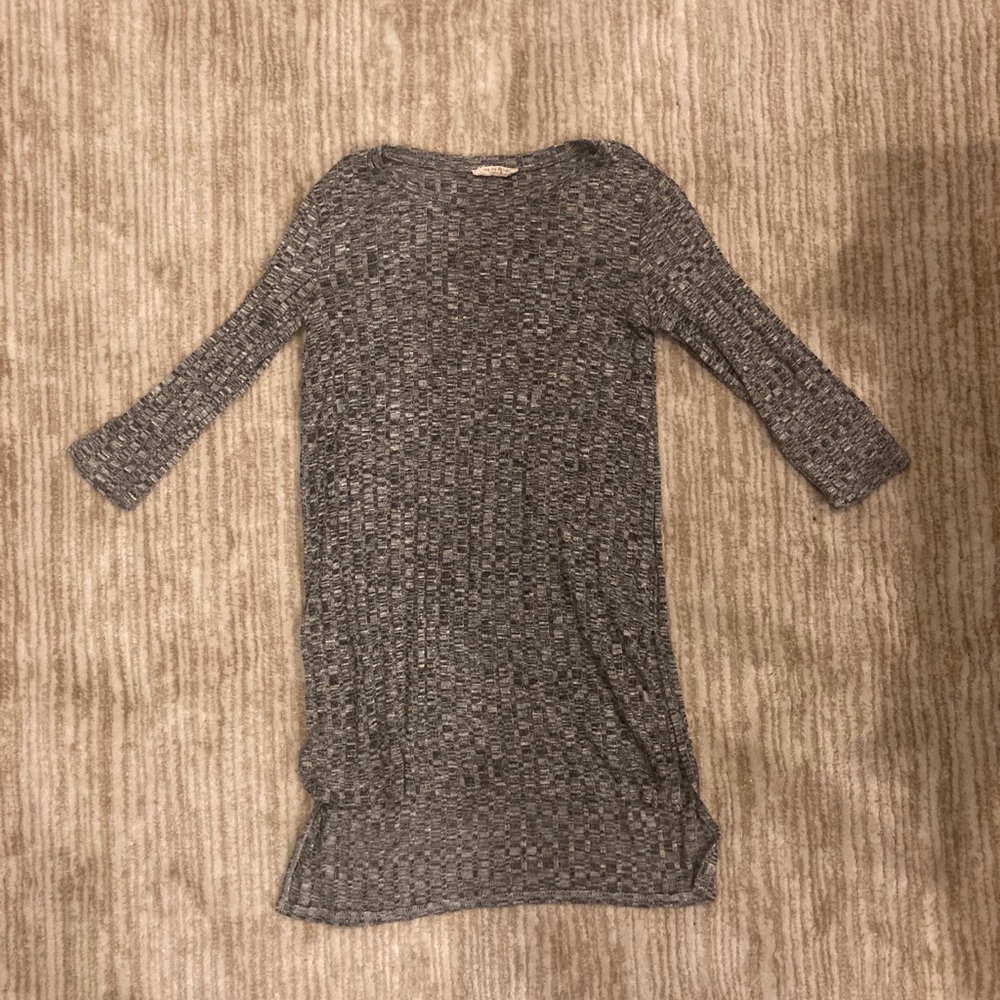 Gray long top with side slits | size Small